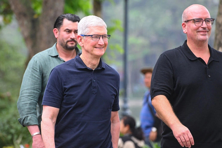 CEO Tim Cook trong chuyến thăm 2 ngày tại Việt Nam.