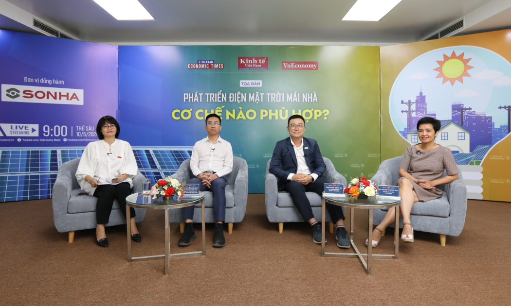 Các chuyên gia doanh nghiệp trao đổi tại Tọa đàm: “Phát triển điện mặt trời mái nhà: cơ chế nào phù hợp” ngày 10/5/2024. Ảnh: Việt Dũng.