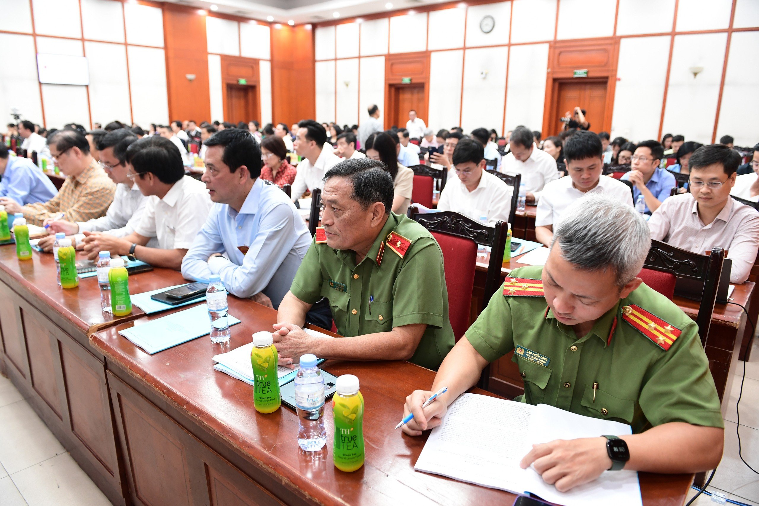 Hội nghị được tổ chức theo h&igrave;nh thức trực tiếp kết hợp trực tuyến đến 4.322 điểm cầu tr&ecirc;n to&agrave;n quốc với sự tham gia của 206.962 đại biểu.