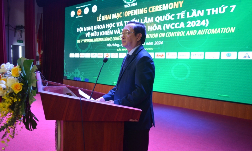 Bộ trưởng Bộ Khoa học và Công nghệ Huỳnh Thành Đạt phát biểu tại Hội nghị Khoa học về điều khiển tự động hóa.