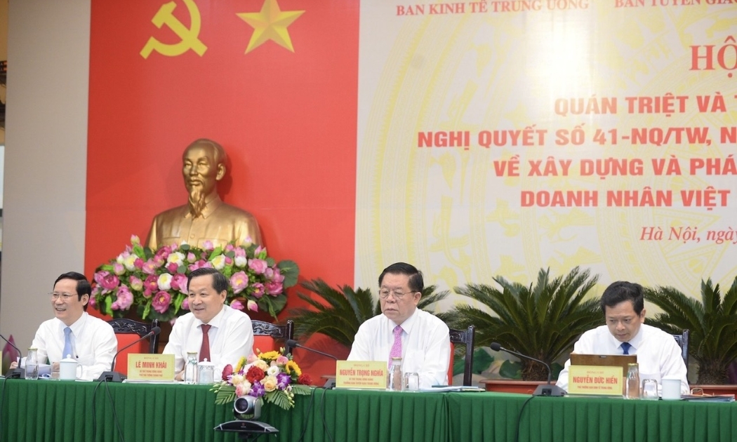 Phó Thủ tướng Chính phủ Lê Minh Khái, Trưởng Ban Tuyên giáo Trung ương Nguyễn Trọng Nghĩa dự, chủ trì và chỉ đạo hội nghị.