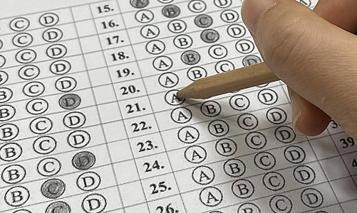 Lùm xùm cấp trái phép chứng chỉ IELTS, quyền lợi thí sinh ra sao?