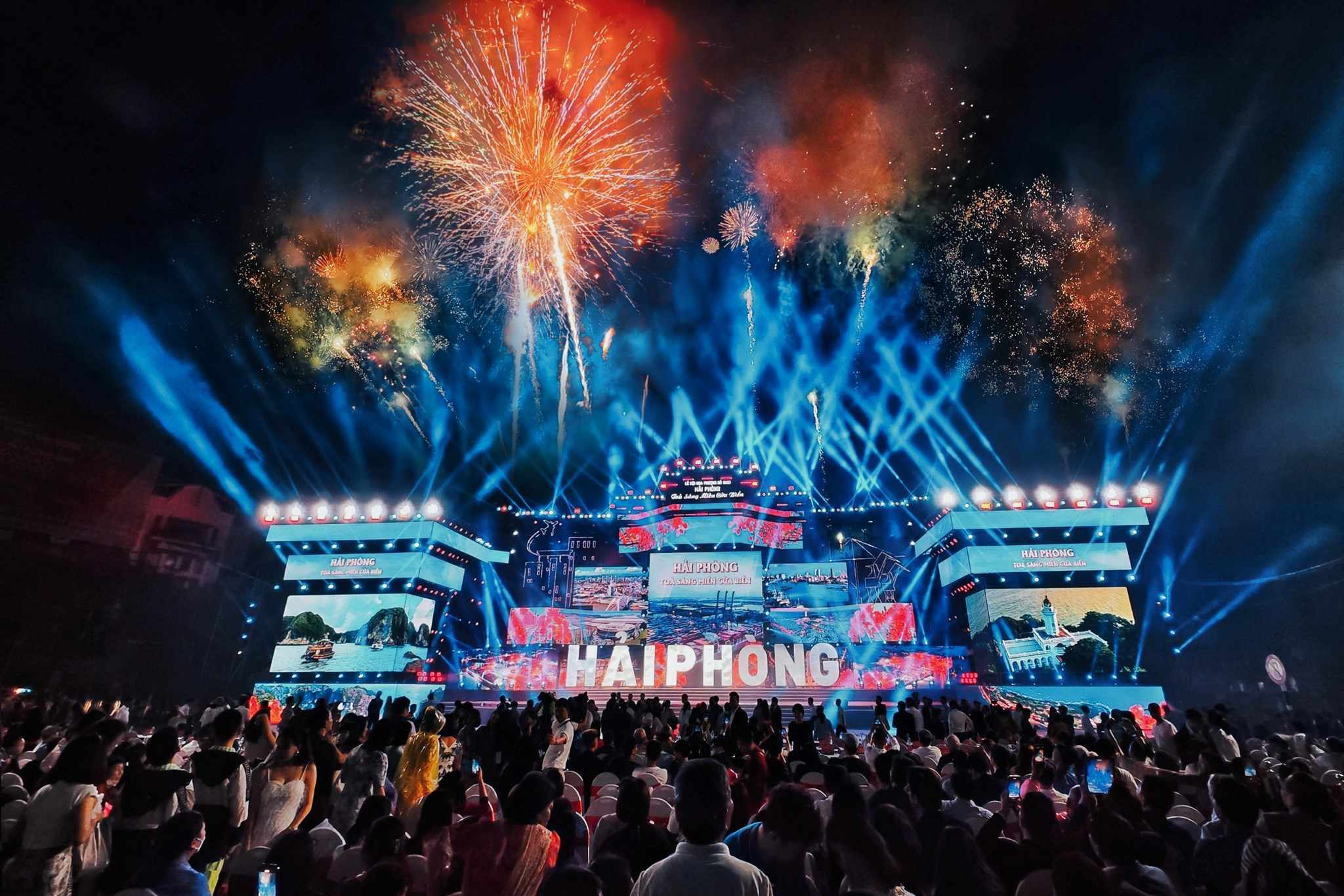 Lễ hội hoa phượng đỏ Hải Phòng được tổ chức với quy mô lớn qua từng năm 