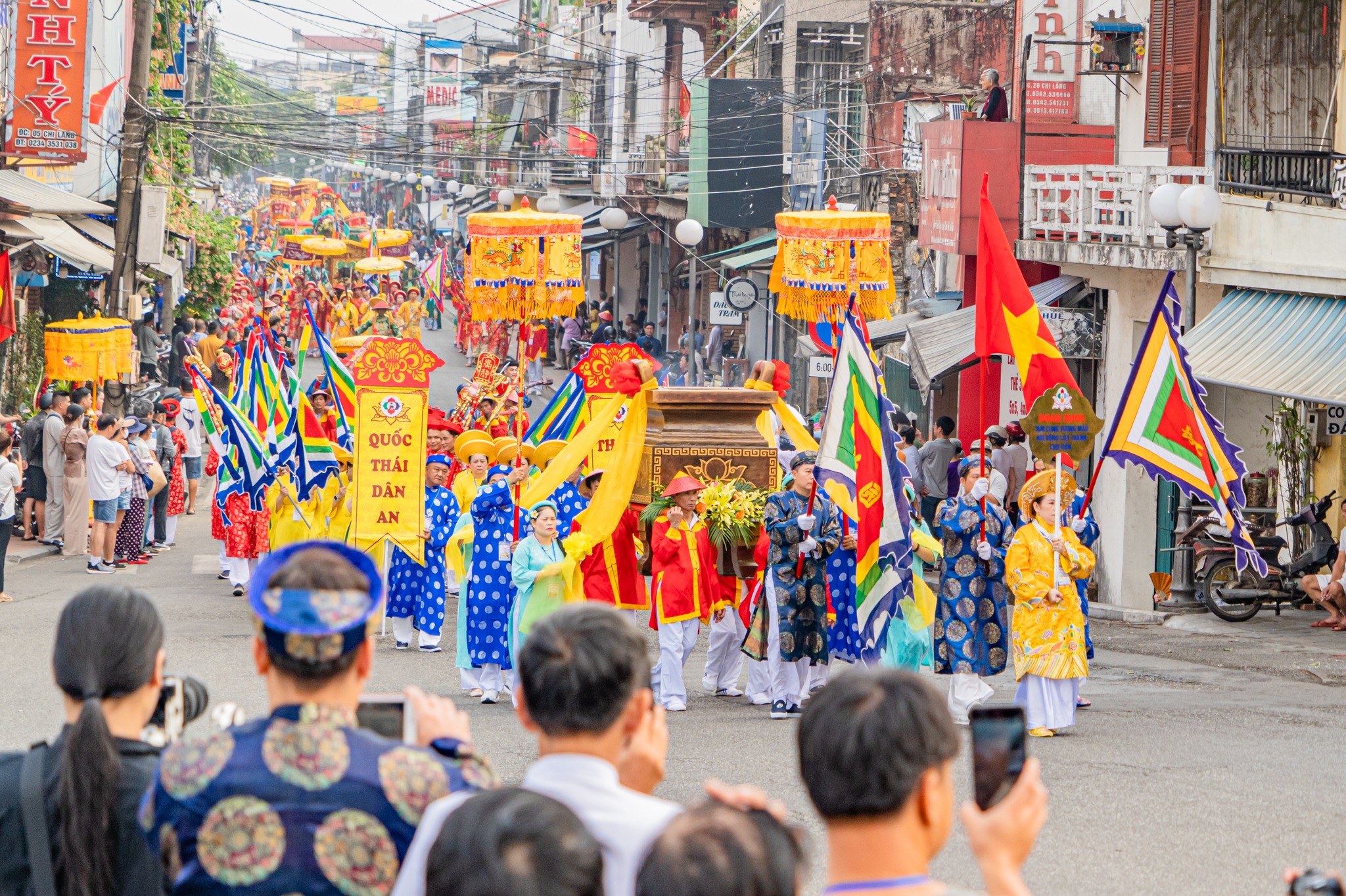 Tiếp nối th&agrave;nh c&ocirc;ng của năm 2023, Festival Huế 2024 sẽ tiếp tục diễn ra theo định hướng bốn m&ugrave;a, nhằm khai th&aacute;c c&aacute;c chuỗi lễ hội trải d&agrave;i trong năm.