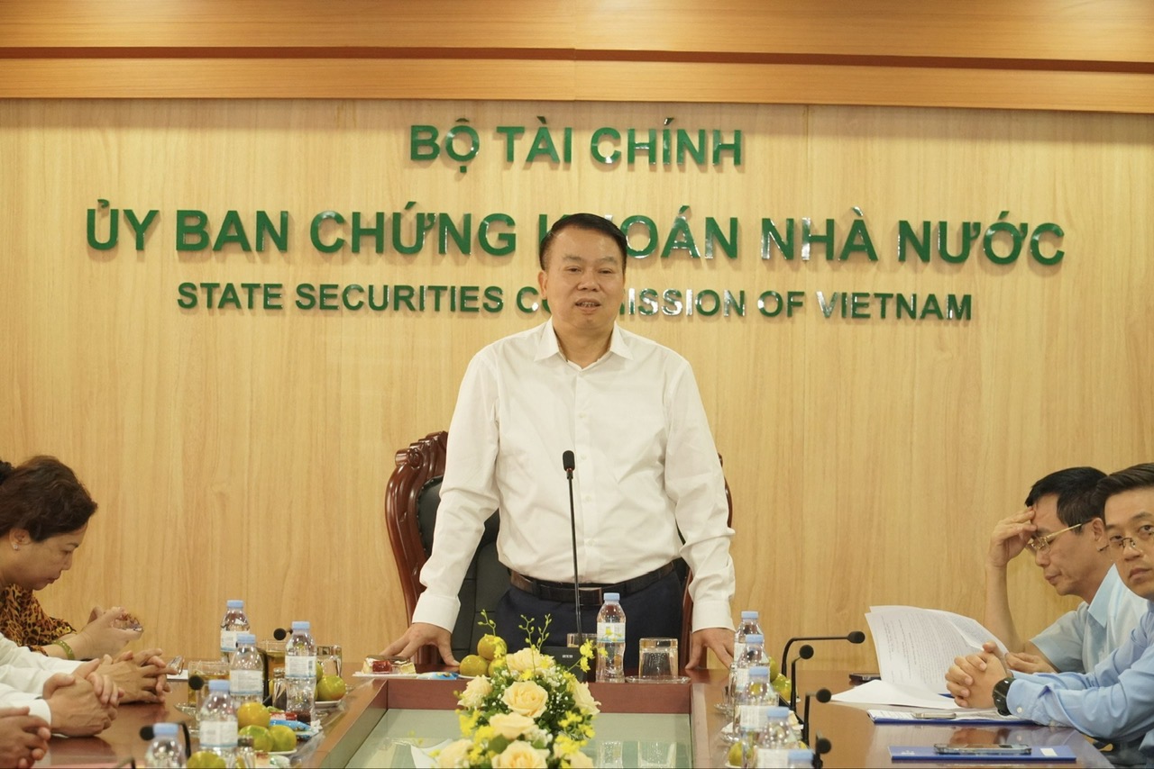 Thứ trưởng Bộ Tài chính Nguyễn Đức Chi phát biểu tại buổi Lễ. Ảnh: TT&QHCC