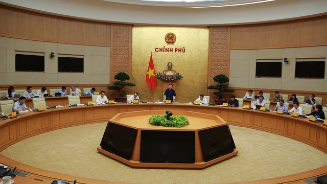 DPM Tran Hong Ha addressing the conference. (Photo source: VGP.)