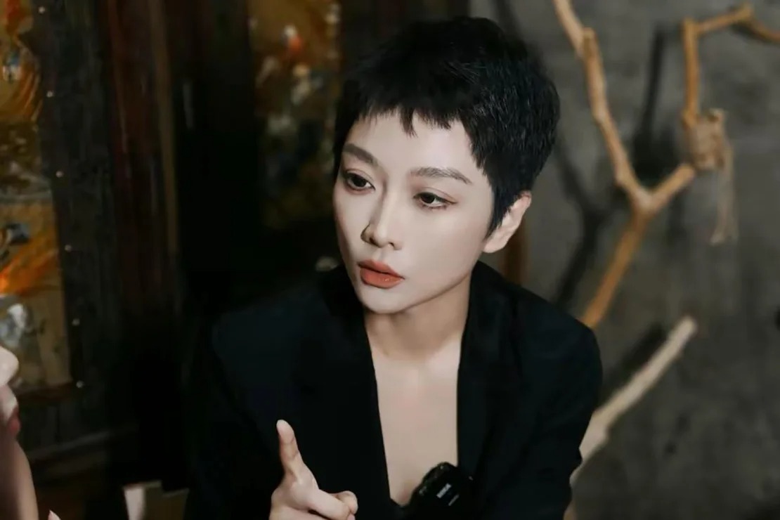 “Nếu làm việc trong lĩnh vực quan hệ công chúng, đừng mong được nghỉ cuối tuần. Hãy mở điện thoại 24 giờ một ngày, và luôn sẵn sàng phản hồi