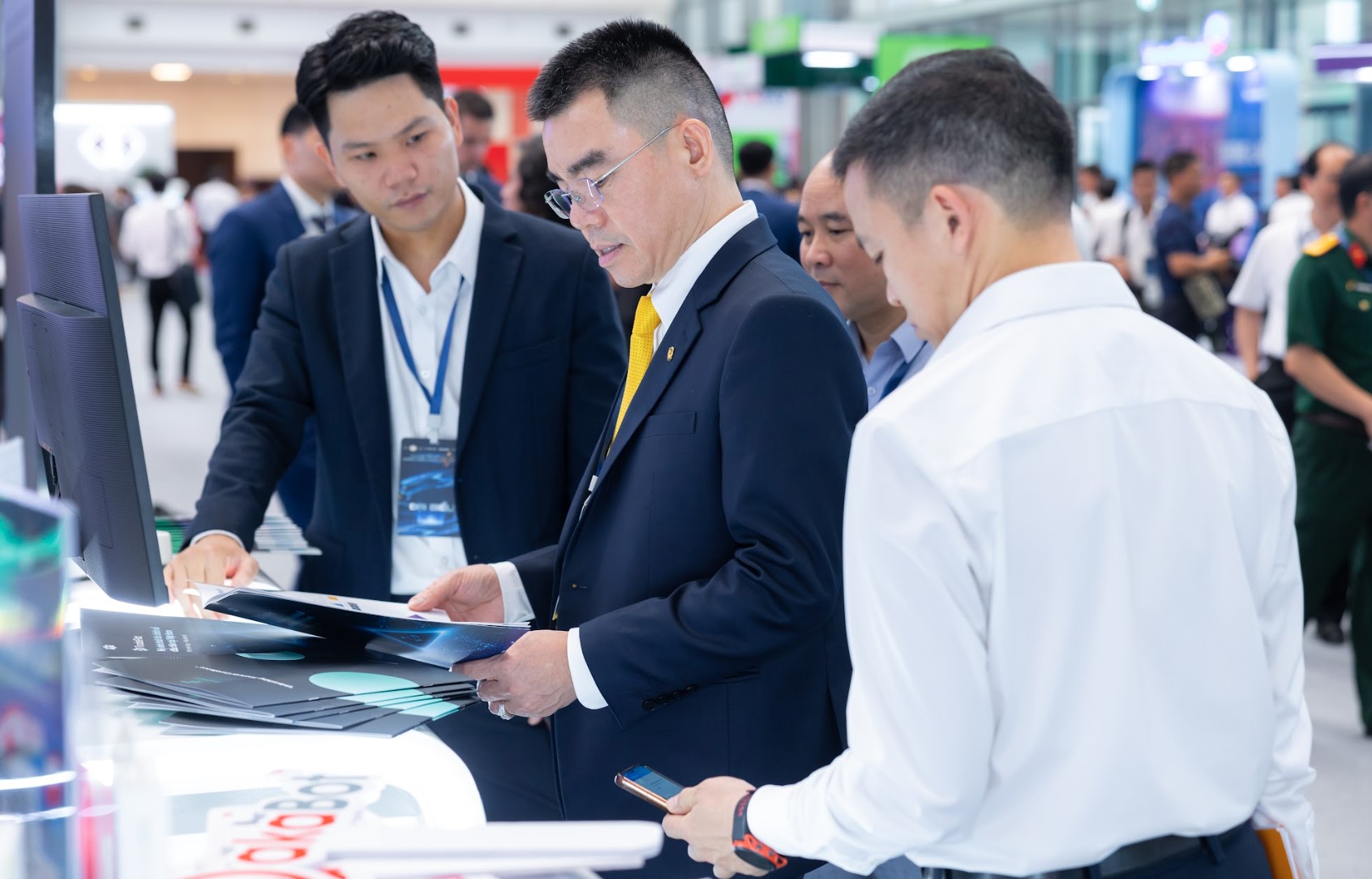 Giải ph&aacute;p Made by FPT IS thu h&uacute;t nhiều sự quan t&acirc;m của L&atilde;nh đạo Ng&acirc;n h&agrave;ng.