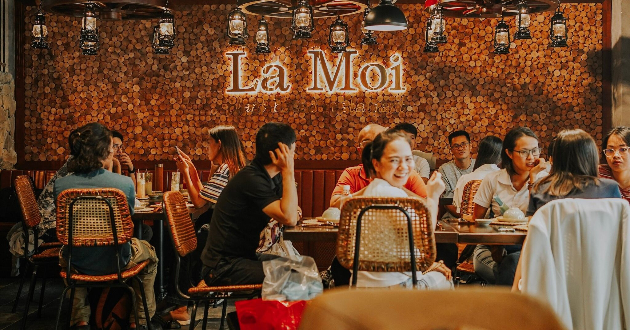 Nh&agrave; h&agrave;ng La Moi chủ động ứng dụng Y học Lối sống v&agrave;o c&aacute;c m&oacute;n ăn để gi&uacute;p kh&aacute;ch h&agrave;ng lu&ocirc;n khỏe mạnh một c&aacute;ch chủ động.