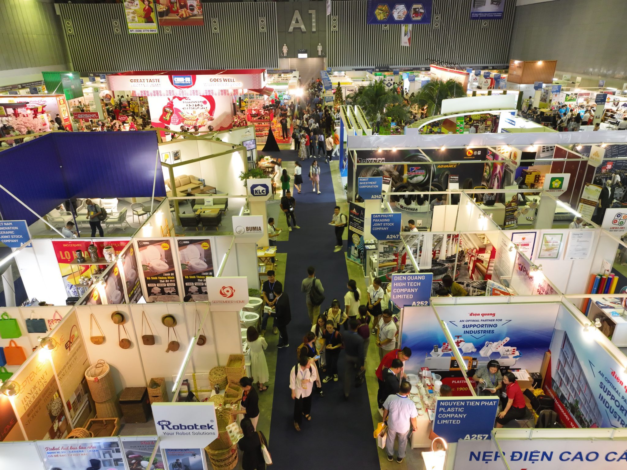 Hội chợ h&agrave;ng Việt Nam ti&ecirc;u biểu xuất khẩu đ&atilde; quay trở lại từ ng&agrave;y 8 - 11/5/2024 .