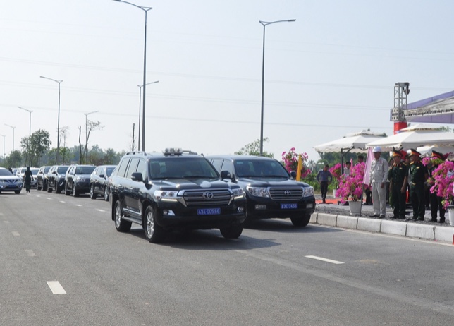 C&aacute;c phương tiện lưu th&ocirc;ng tr&ecirc;n tuyến đường v&agrave;nh đai ph&iacute;a T&acirc;y&nbsp; Đ&agrave; Nẵng vừa được th&ocirc;ng xe.