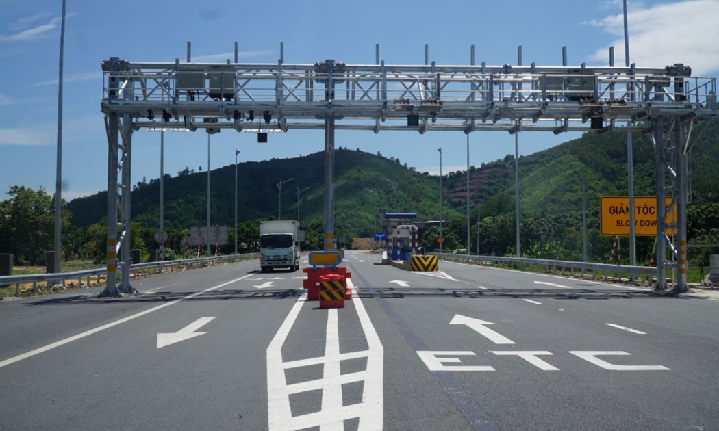Các trạm thu phí trên Nha Trang - Cam Lâm, Diễn Châu - Bãi Vọt và Cam Lâm - Vĩnh Hảo thí điểm triển khai thu phí không dừng bỏ barie.