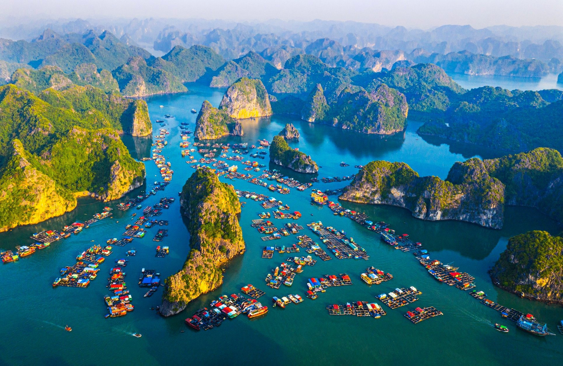Hải Phòng sẽ tăng phí tham quan tuyến các vịnh trên quần đảo Cát Bà (Ảnh: Nguyễn Đức Nghĩa).