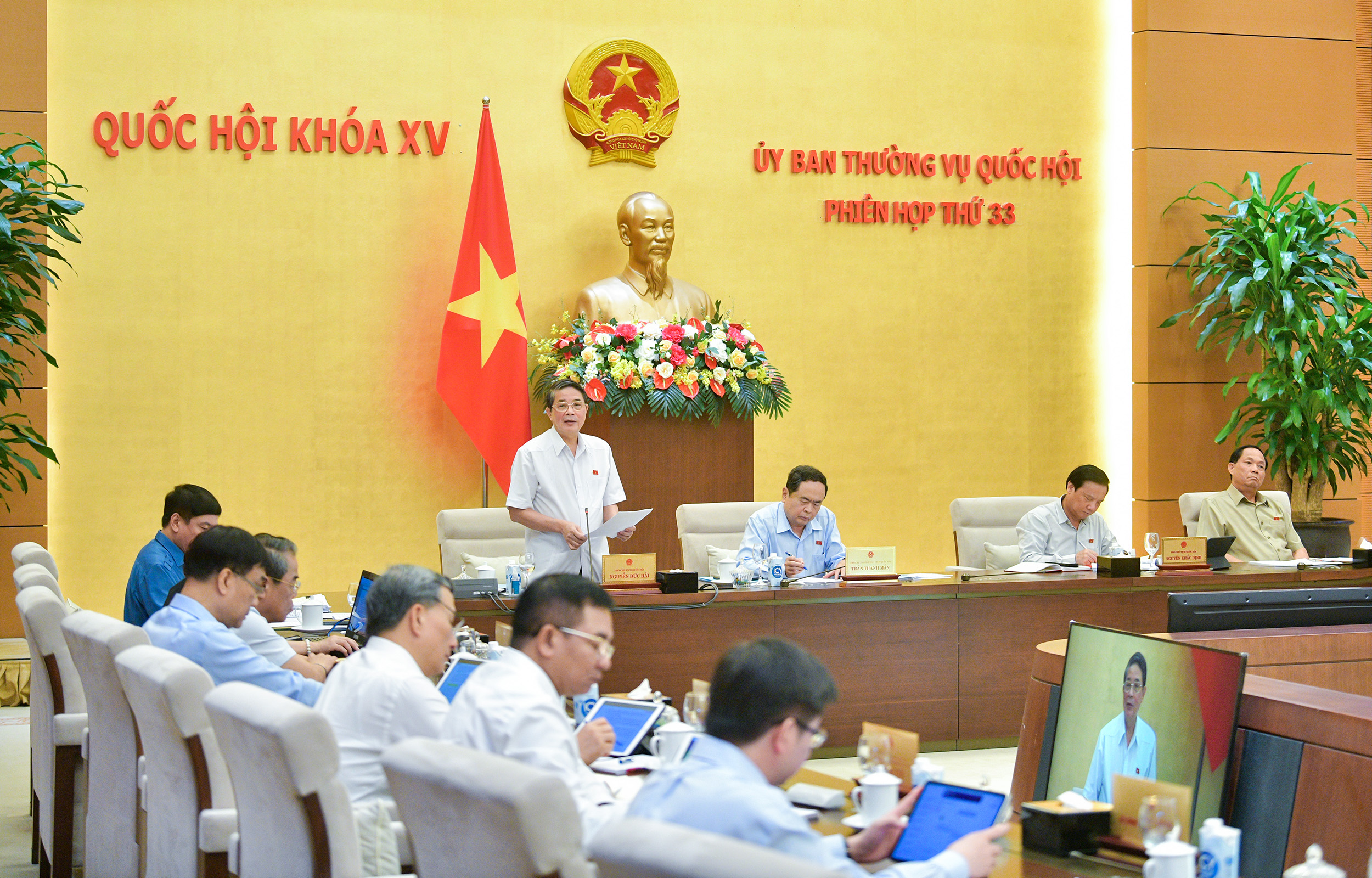 Economic growth not only exceeded initial forecasts but also surpassed the government's optimistic scenario outlined in Resolution 01/NQ-CP. (Photo source: NA.)