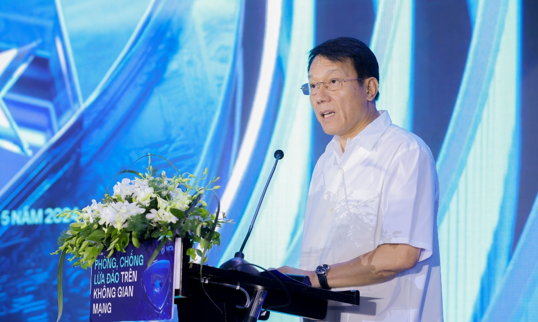 Thượng tướng Lương Tam Quang, Thứ trưởng Bộ Công an, Chủ tịch Hiệp hội an ninh mạng quốc gia phát biểu tại hội thảo.