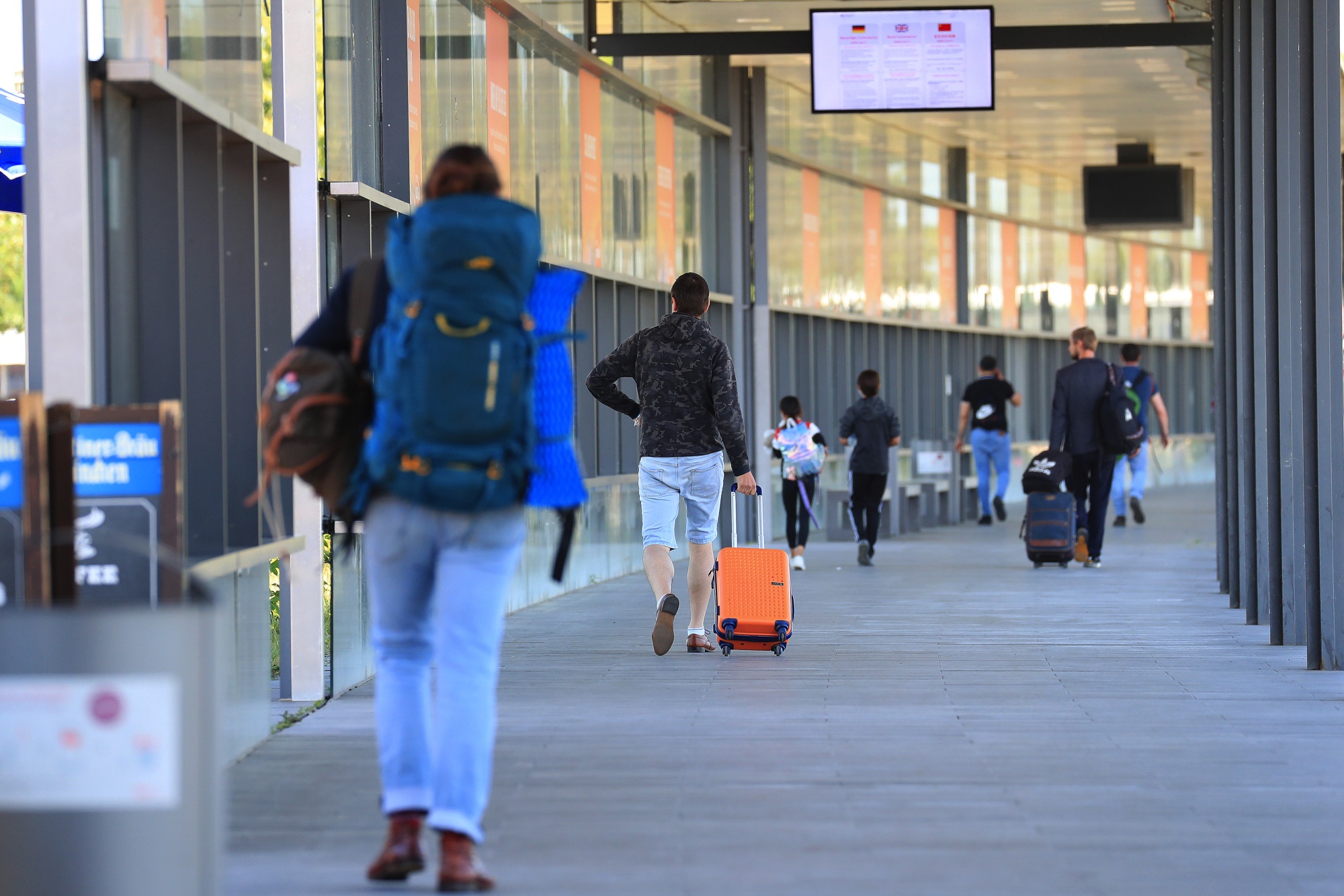 Chuyến bay &iacute;t khiến v&eacute; m&aacute;y bay tăng gi&aacute;, l&agrave;m giảm số lượng kh&aacute;ch muốn gh&eacute; thăm.