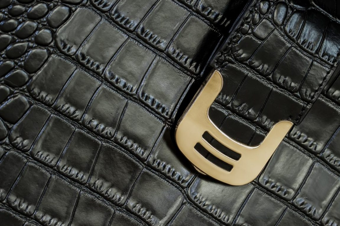 So với c&aacute;c sản phẩm từ da th&ocirc;ng thường, da động vật qu&yacute; hiếm mang lại lợi nhuận cao hơn v&agrave; l&agrave; c&ocirc;ng cụ hiệu quả để n&acirc;ng tầm thương hiệu.