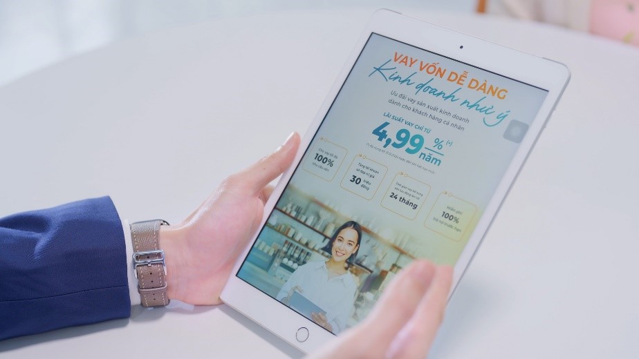 Nhiều gói vay với lãi suất ưu đãi được các ngân hàng triển khai nhằm kích cầu tín dụng từ người dân.