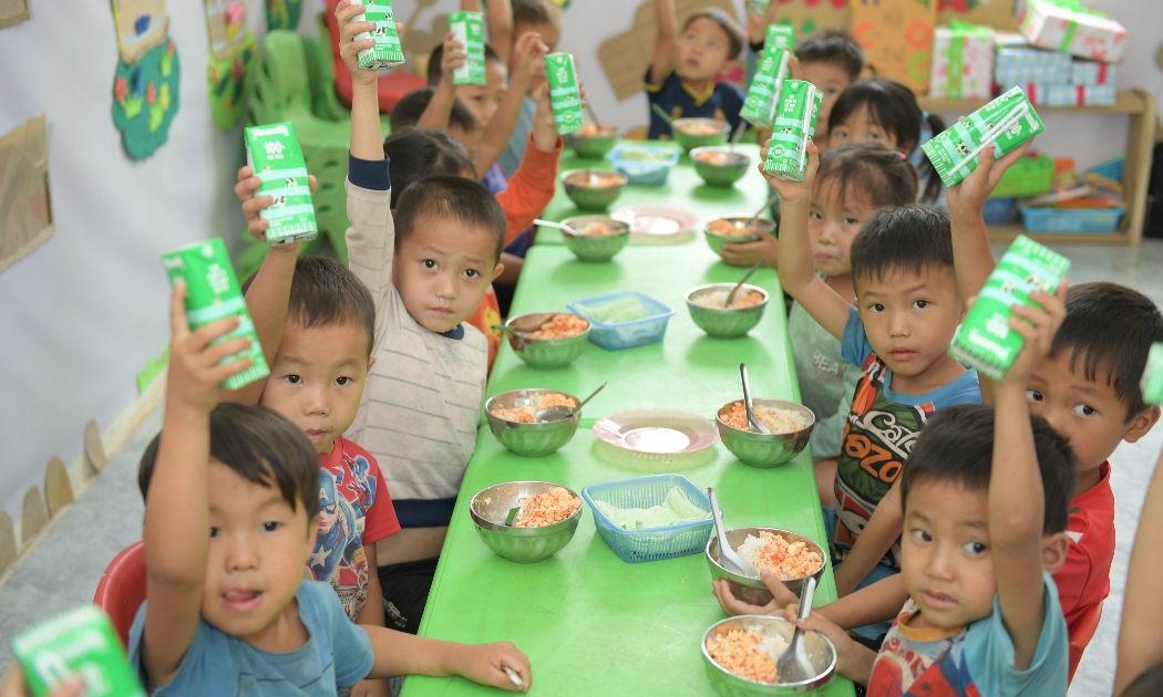 Thêm nhiều bữa ăn có sữa cho trẻ nhỏ vùng cao.
