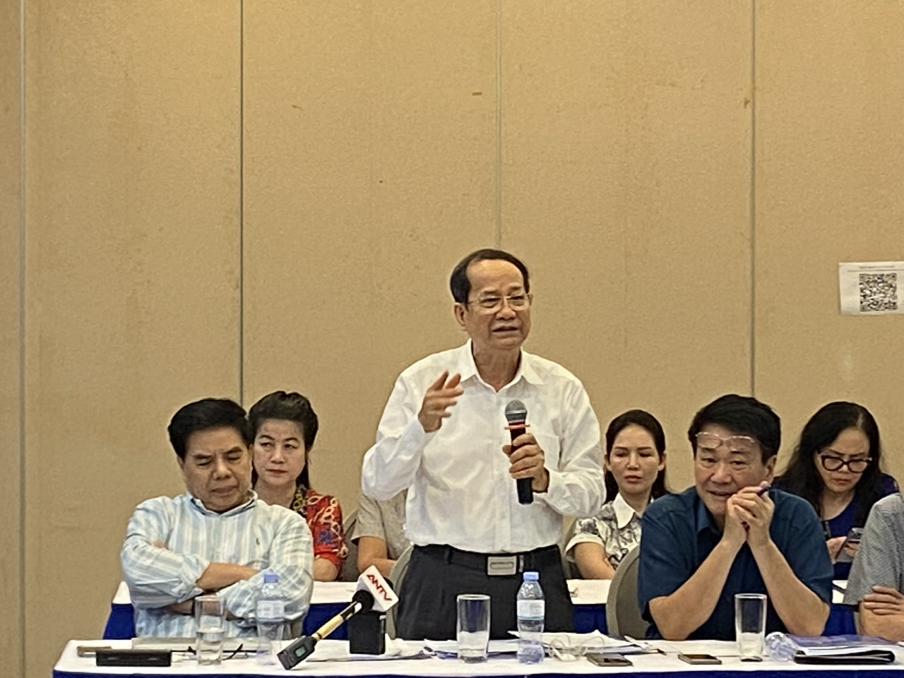 Chuyên gia kinh tế Ngô Trí Long góp ý dự thảo. 