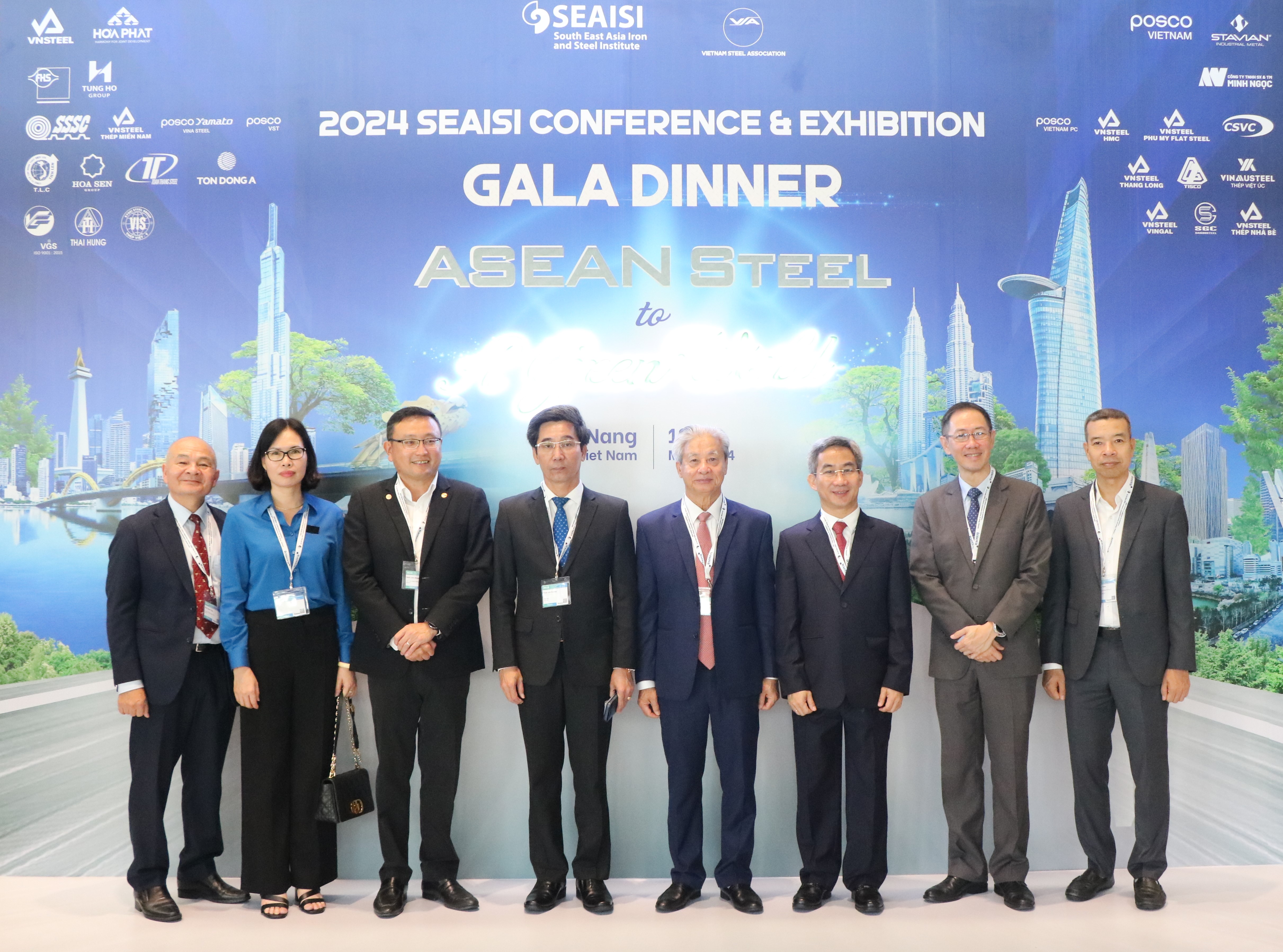 Đại diện của&nbsp;Hiệp hội th&eacute;p Việt Nam (VSA) v&agrave; Hiệp hội th&eacute;p Đ&ocirc;ng Nam &Aacute; (SEAISI) v&agrave; UBND TP Đ&agrave; Nẵng&nbsp;