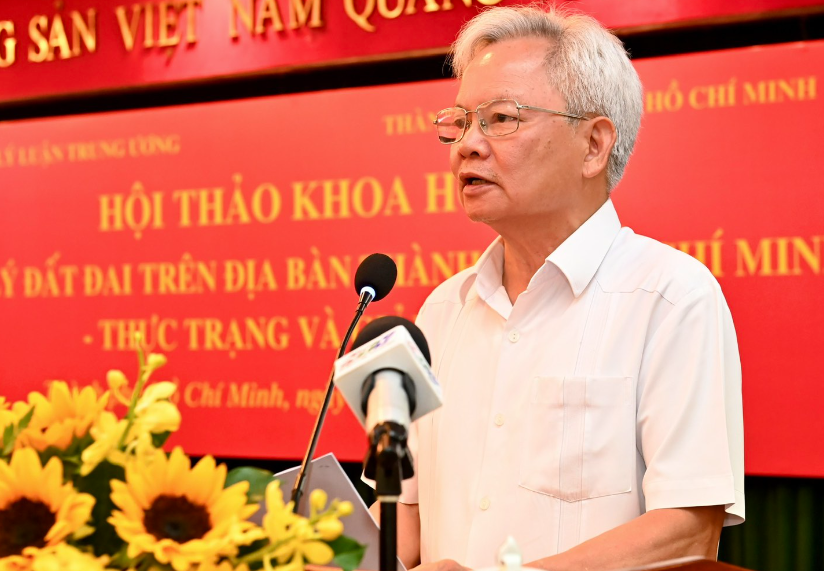 GS.TS Tạ Ngọc Tấn, Phó Chủ tịch Thường trực Hội đồng Lý luận Trung ương: 