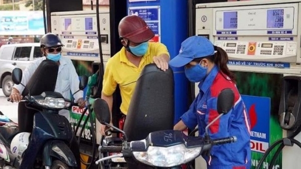 Giá xăng dầu tăng giảm trái chiều