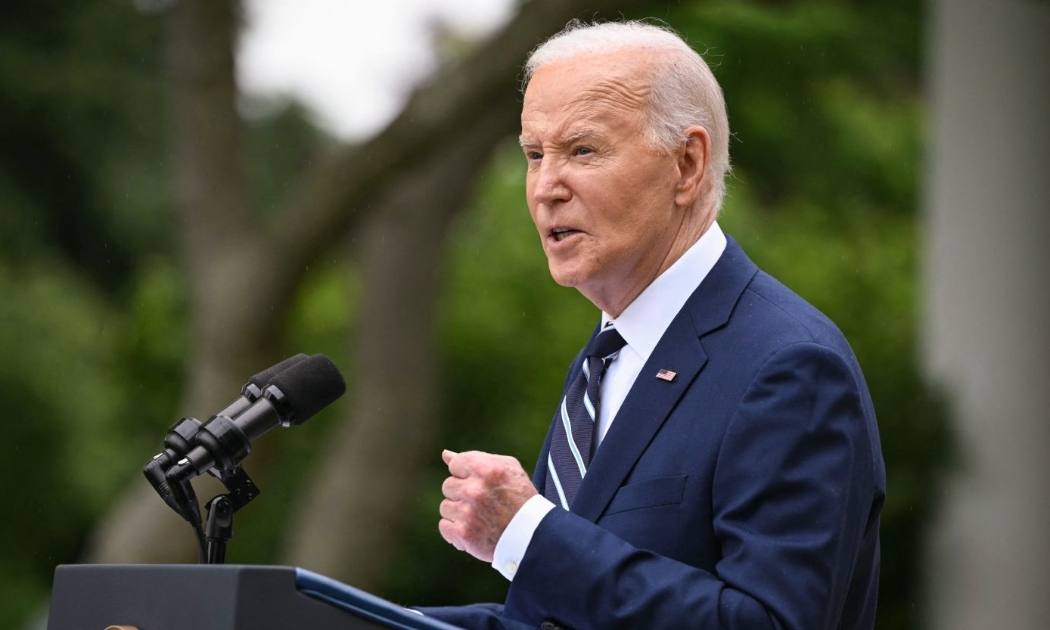 Tổng thống Mỹ Joe Biden thông báo kế hoạch tăng thuế nhập khẩu với một loạt hàng hóa Trung Quốc trong một sự kiện ở Vườn Hồng, Nhà Trắng ngày 14/5/2024 - Ảnh: Bloomberg