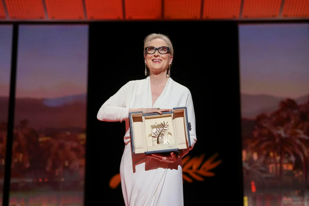 Nữ diễn viên người Mỹ Meryl Streep được trao giải Cành cọ vàng danh dự của Cannes ngay trong ngày khai mạc.