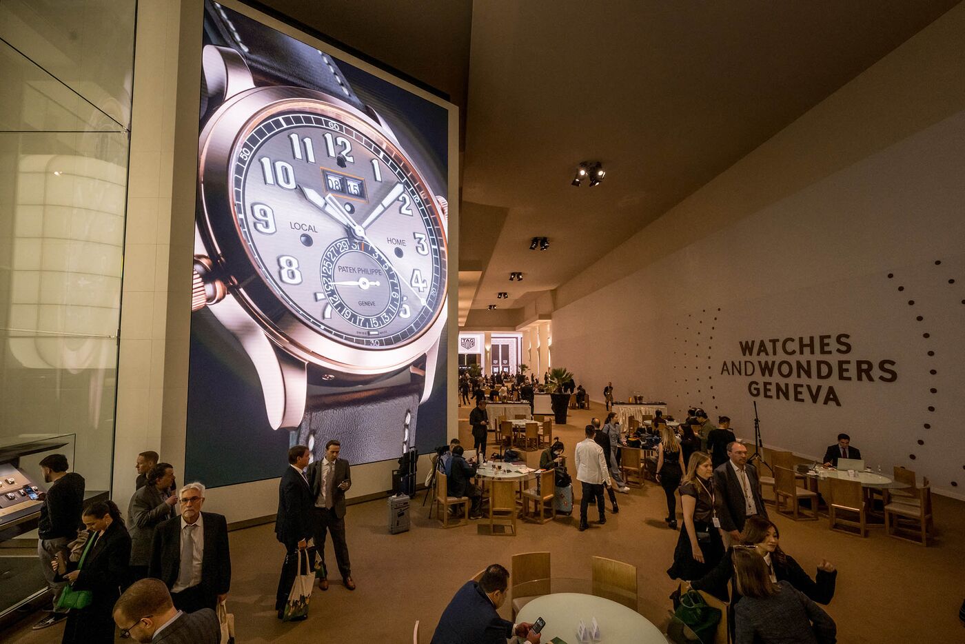 Có tới 40% số người tham dự triển lãm Watches & Wonders năm nay đến từ châu Á, với một phần đáng kể đến từ Trung Quốc.