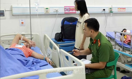 Vụ 300 công nhân nghi ngộ độc thực phẩm tại Vĩnh Phúc: Đình chỉ hoạt động của bếp ăn tập thể