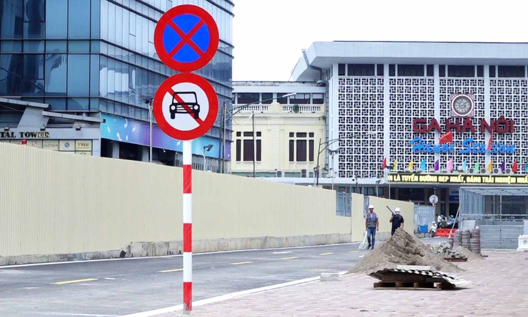 Tuyến đường sắt đô thị số 3.2, đoạn ga Hà Nội - Hoàng Mai gồm 7 ga ngầm và 1 khu lập tàu, đi ngầm theo lộ trình: Trần Hưng Đạo - Trần Thánh Tông - Kim Ngưu - Nguyễn Tam Trinh.