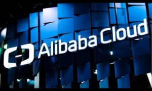 Giám đốc điều hành của Alibaba, Eddie Yongming Wu, đã coi dịch vụ đám mây là trọng tâm chính trong hoạt động kinh doanh của công ty