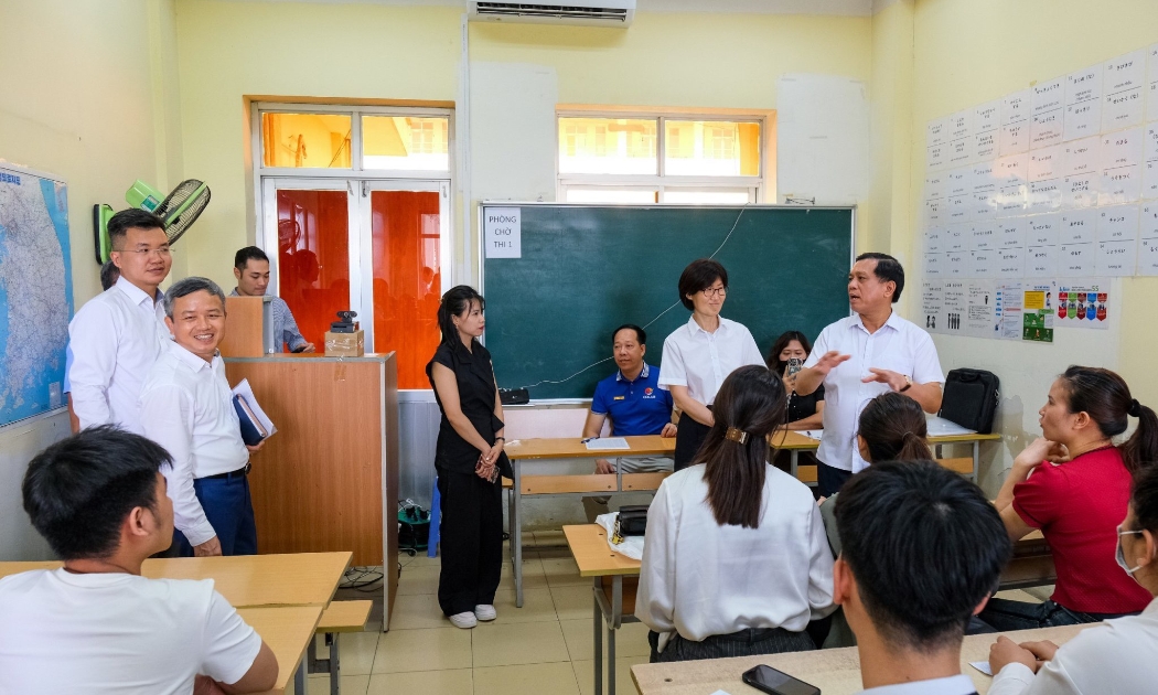 Kiểm tra công tác tổ chức kỳ thi tiếng Hàn cho người lao động đi làm việc tại Hàn Quốc theo Chương trình EPS. Ảnh: MOLISA.