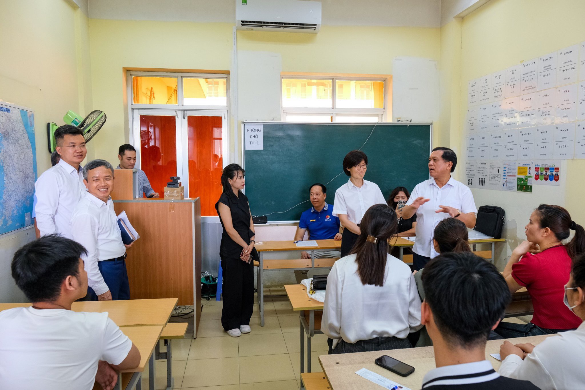 Kiểm tra công tác tổ chức kỳ thi tiếng Hàn cho người lao động đi làm việc tại Hàn Quốc theo Chương trình EPS. Ảnh: MOLISA.