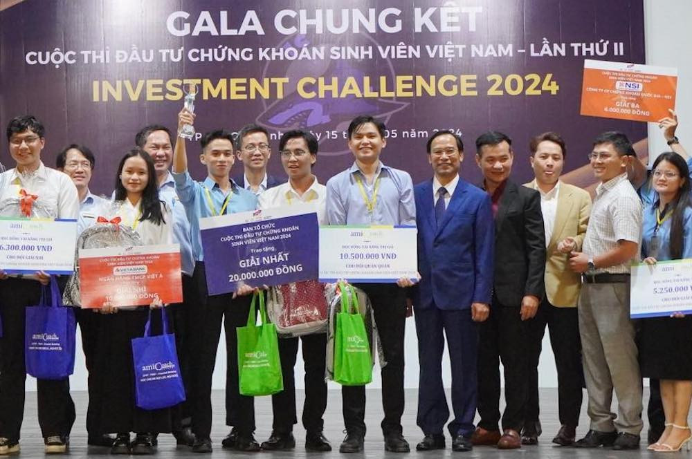 Các đội giành giải thưởng của IC 2024 -Ảnh: PA.