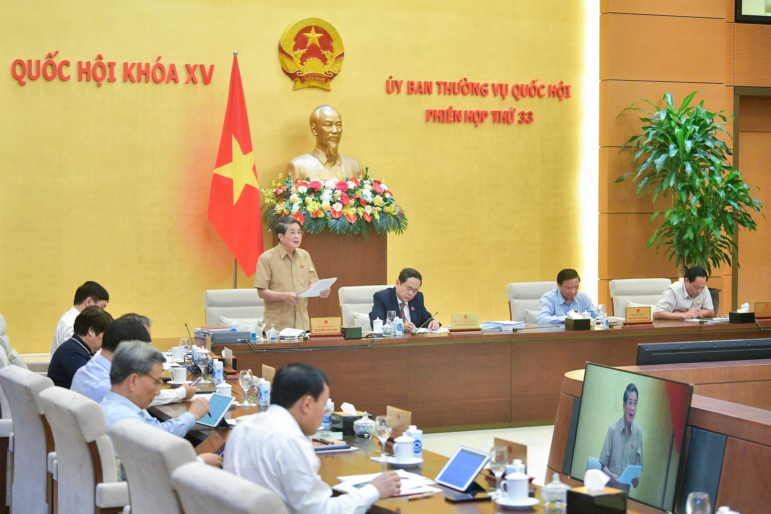 Ph&oacute; Chủ tịch Quốc hội Nguyễn Đức Hải điều h&agrave;nh phi&ecirc;n họp. Ảnh: Quochoi.vn.