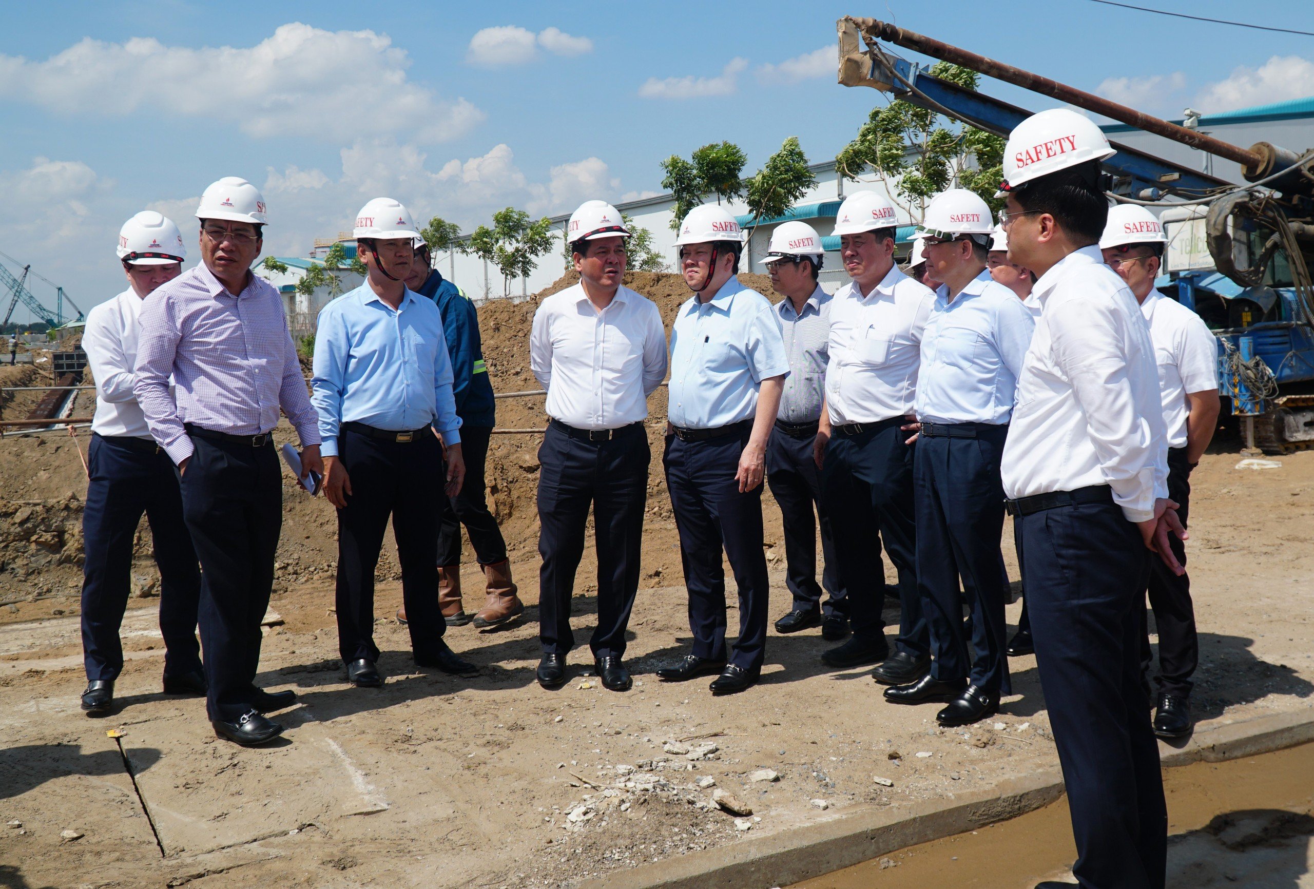 Ban Chỉ đạo Nhà nước các công trình năng lượng, lãnh đạo Petrovietnam kiểm tra tiến độ dự án NMĐ Nhơn Trạch 3&4.