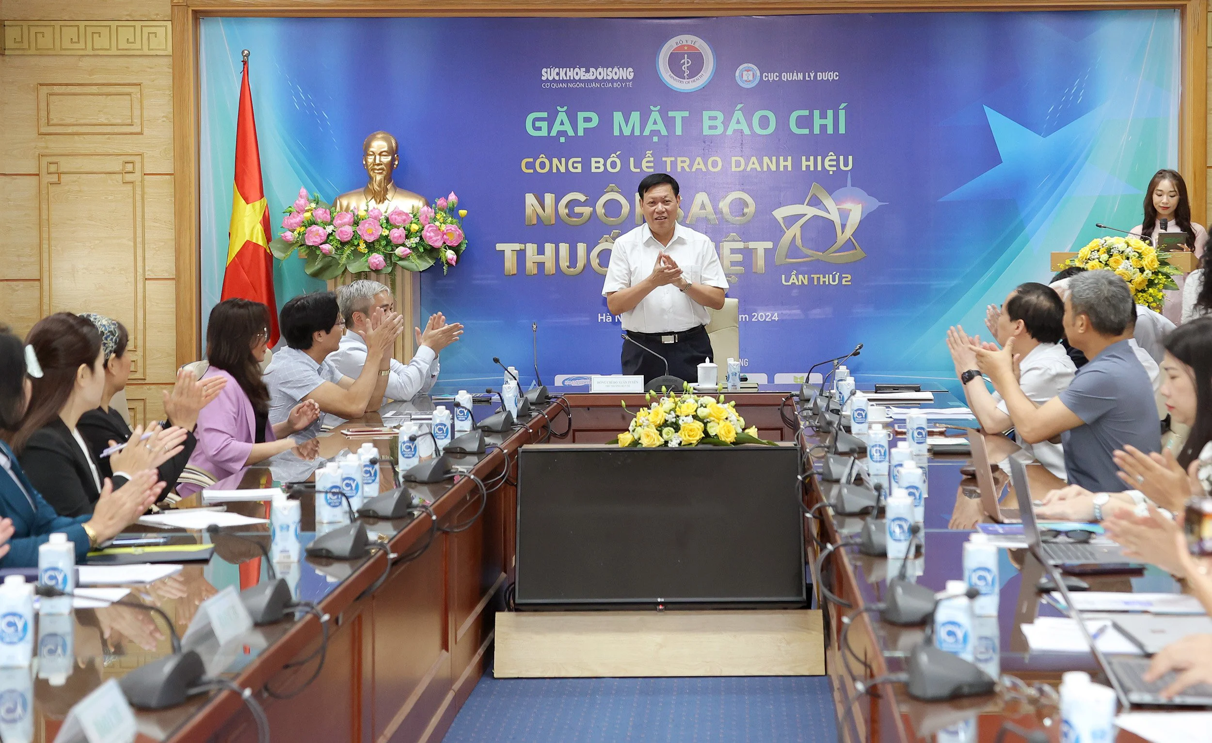 Thứ trưởng Bộ Y tế Đỗ Xuân Tuyên chủ trì buổi gặp mặt báo chí công bố Lễ Trao danh hiệu 