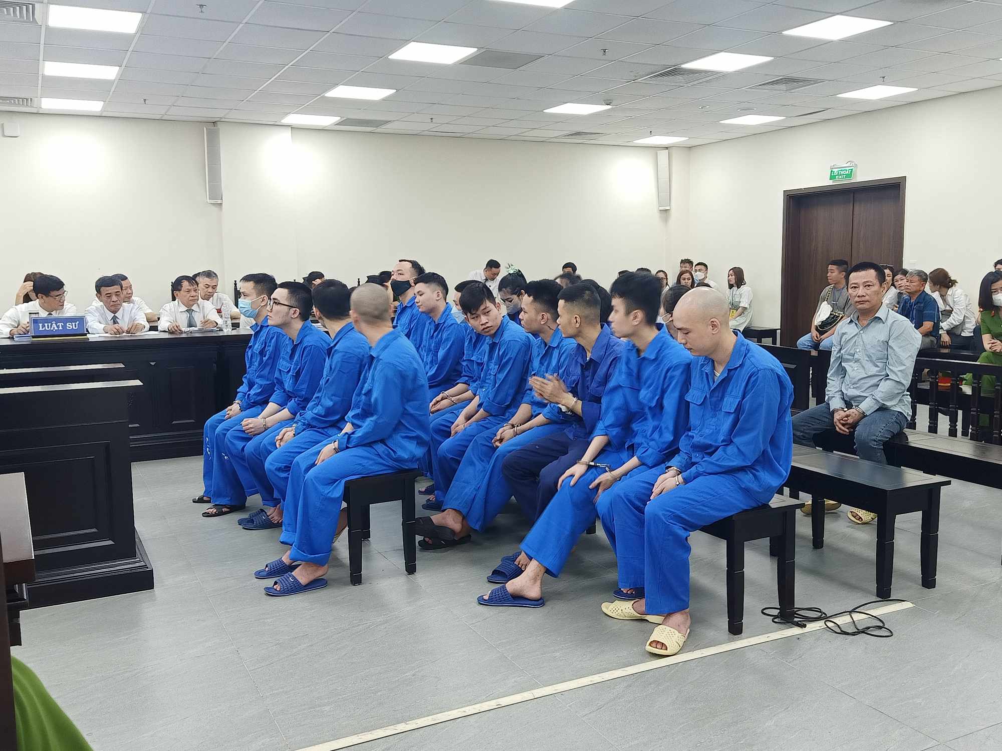 Các bị cáo tại tòa.