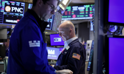 Chứng khoán Mỹ lập kỷ lục mới, giá dầu tăng vững