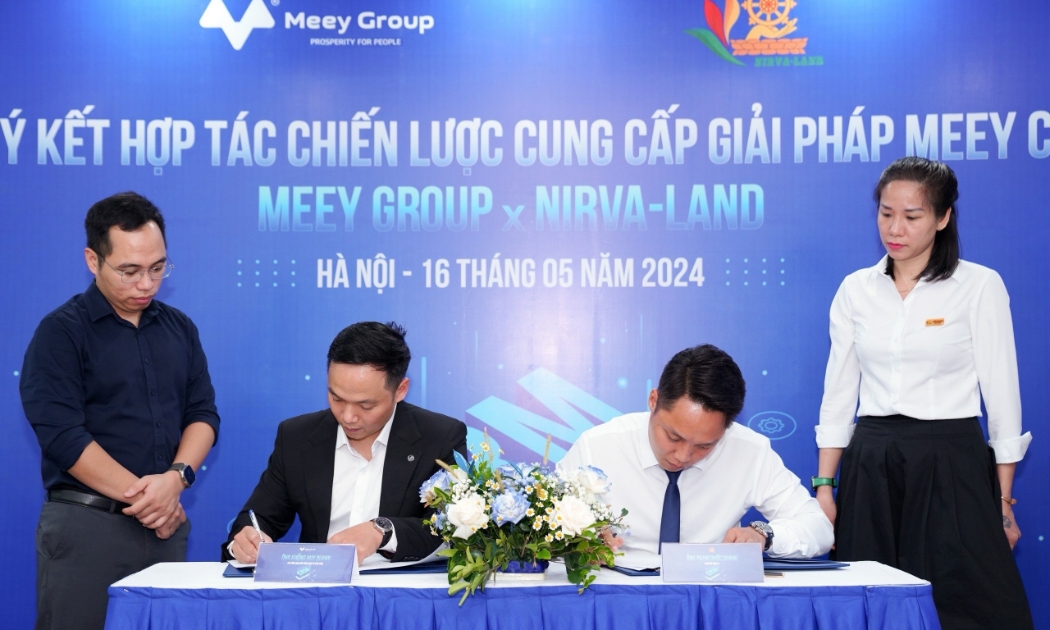 Lãnh đạo hai bên tiến hành nghi thức ký kết.