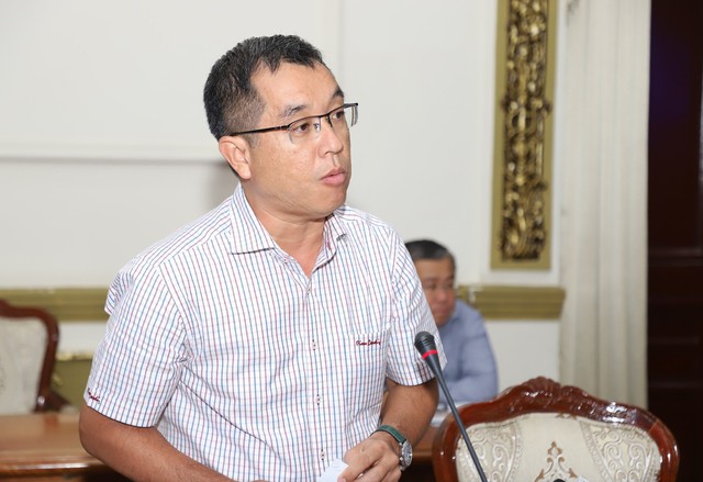 &Ocirc;ng Huỳnh Thanh Khiết, Ph&oacute; gi&aacute;m đốc Sở X&acirc;y dựng TP.HCM, ph&aacute;t biểu tại buổi l&agrave;m việc.