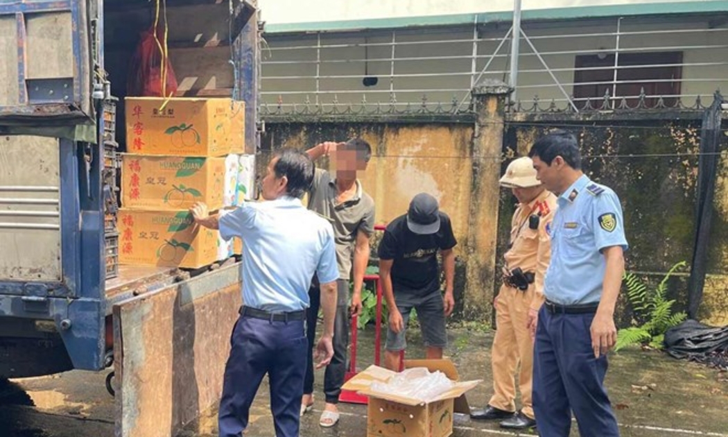 Lực lượng quản lý thị trường Quảng Ninh kiểm tra xử lý hàng hóa, thực phẩm vi phạm