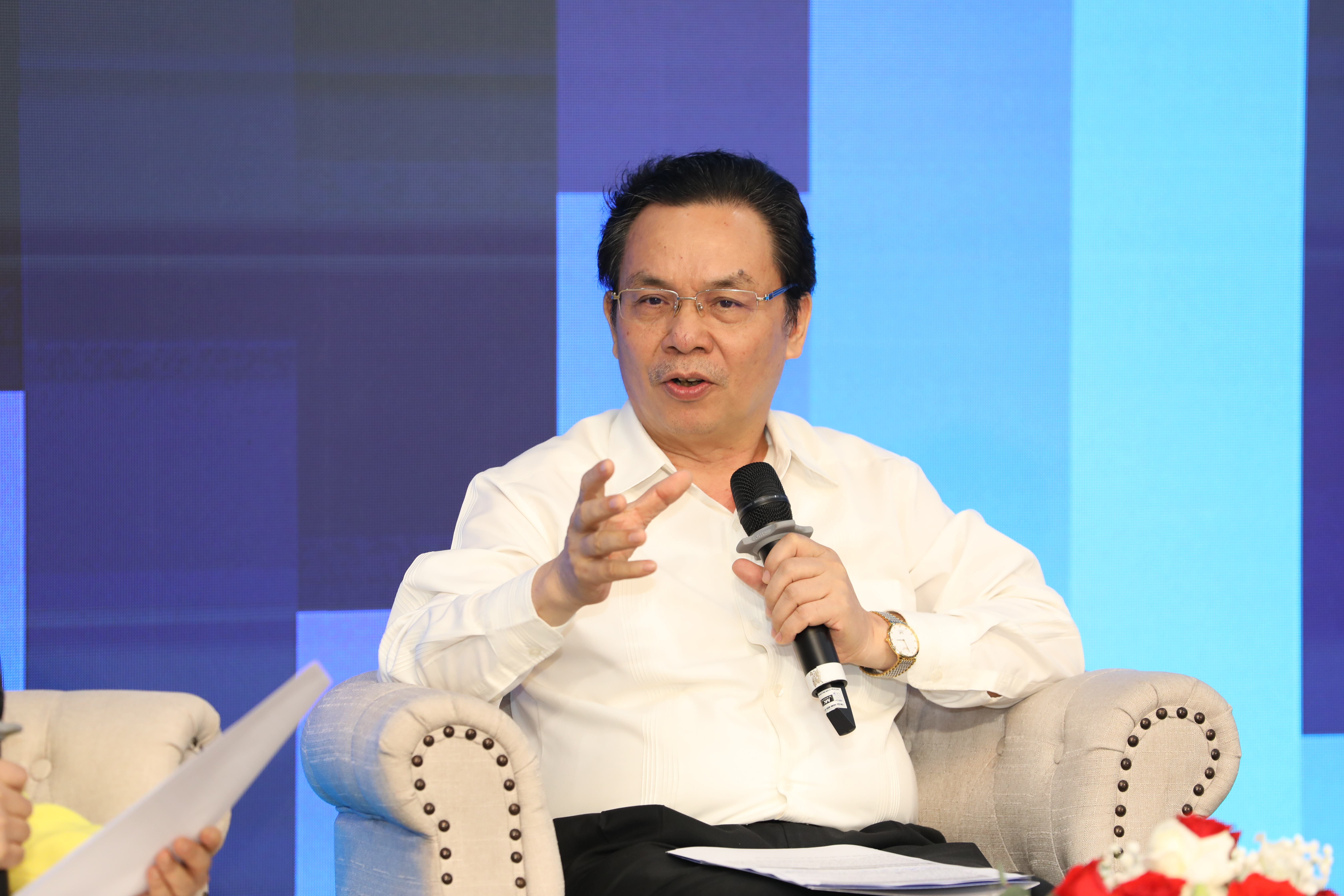 GS.TS Hoàng Văn Cường, Ủy viên, Ủy ban Tài chính - Ngân sách Quốc hội, Phó Chủ tịch Hội Khoa học Kinh tế Việt Nam, phát biểu tại hội thảo. Ảnh: Việt Dũng.