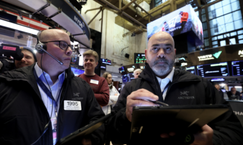 Dow Jones lần đầu tiên đóng cửa trên 40.000 điểm, giá dầu tăng nhờ hy vọng về nhu cầu