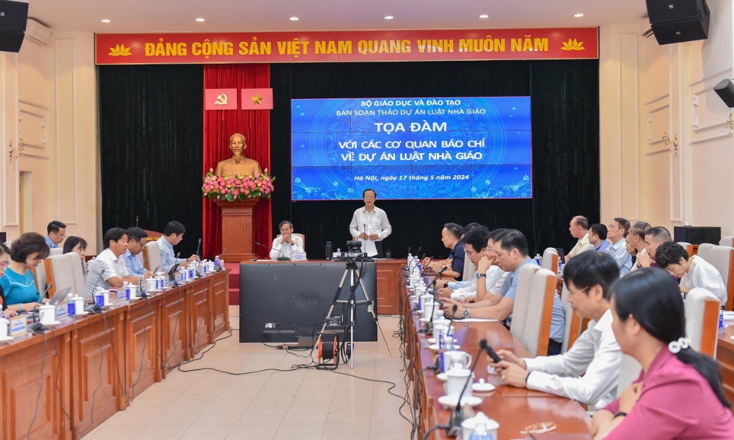 Quang cảnh buổi tọa đàm.
