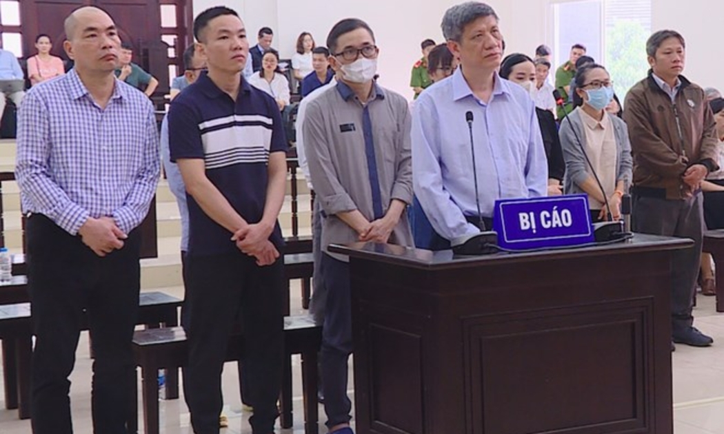 Các bị cáo hầu tòa phúc thẩm.
