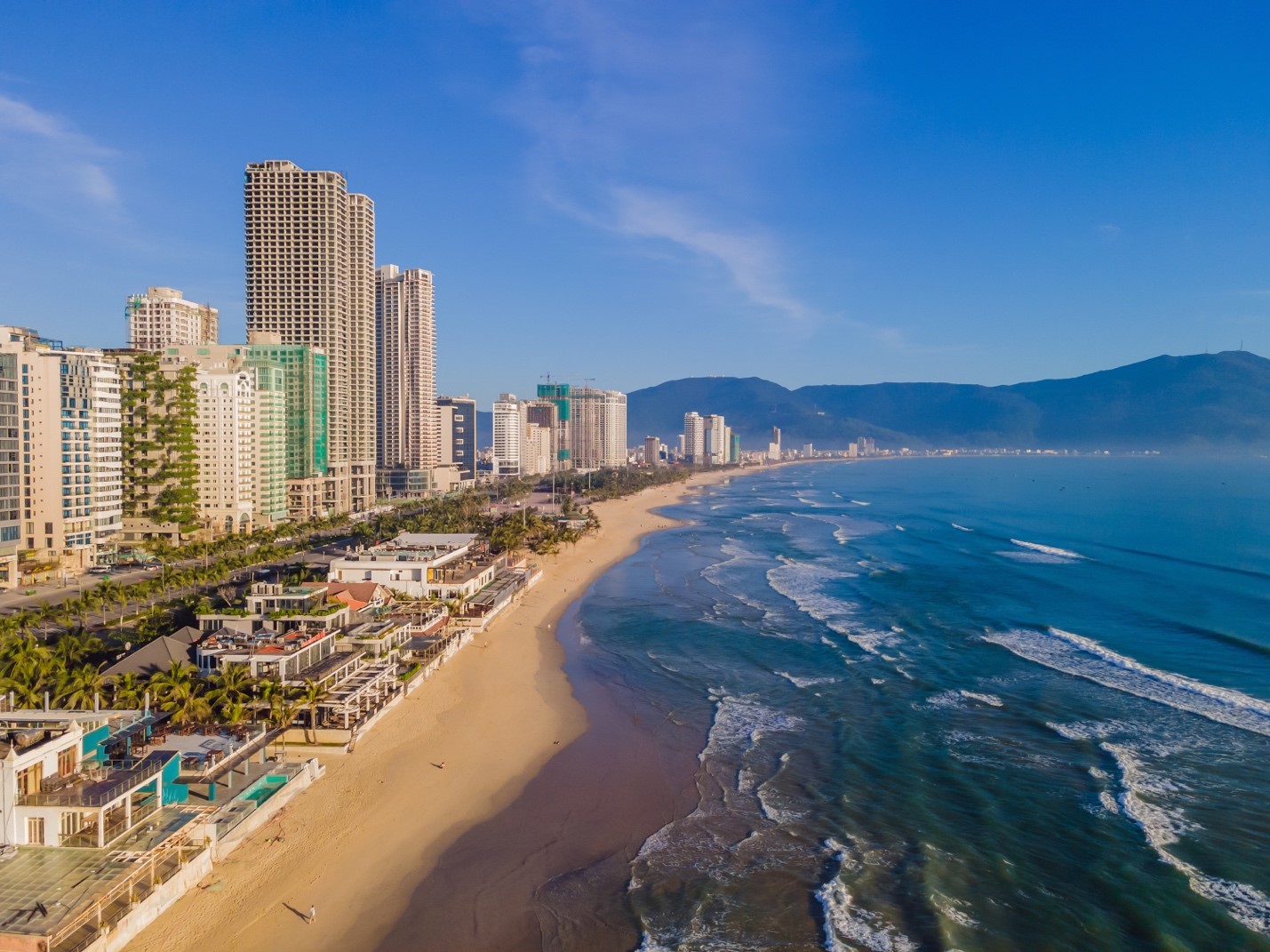 Lợi thế &ldquo;bản sắc k&eacute;p&rdquo; - thủ phủ nghỉ dưỡng ki&ecirc;m trung t&acirc;m kinh tế - khẳng định vị thế đặc biệt của Đ&agrave; Nẵng. Nguồn ảnh: VCRE.