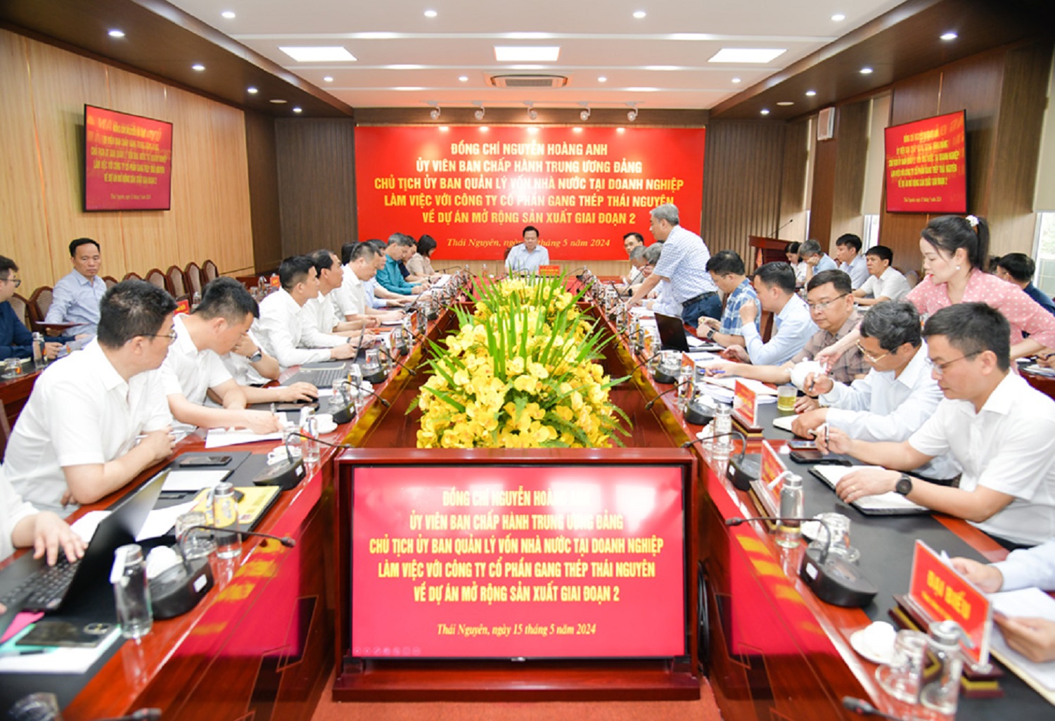 Chủ tịch Ủy ban Quản lý vốn nhà nước tại doanh nghiệp Nguyễn Hoàng Anh làm việc với các đơn vị liên quan về Dự án TISCO2. Ảnh: CMSC.